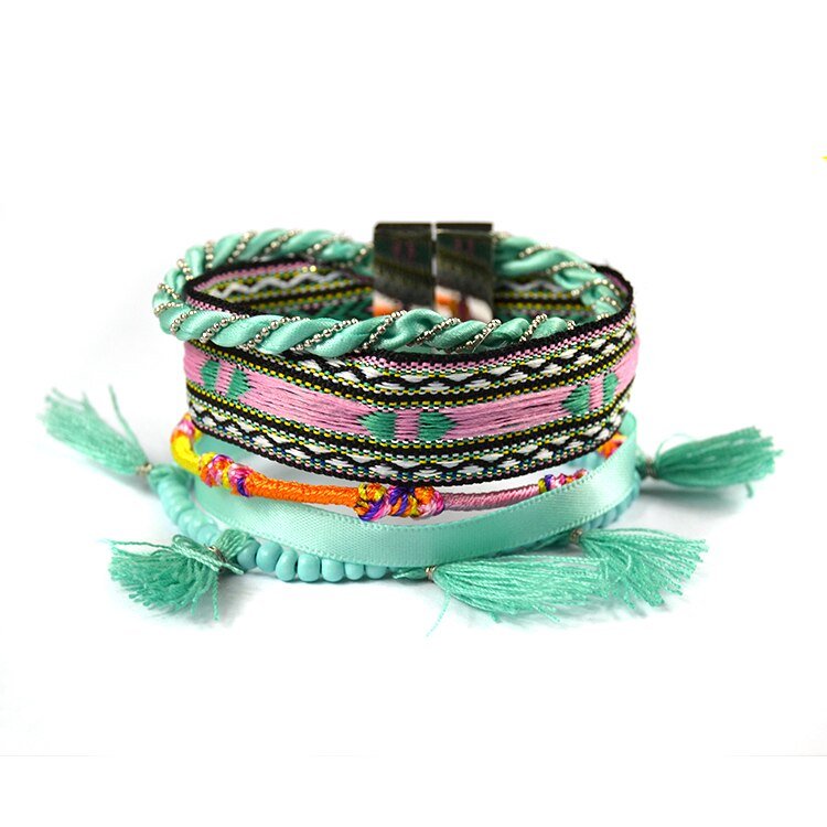 Bracelet Brésilien Avec Pompon, Embellissements Cuir et Pierres et Boucle Magnétique - Bijoux De Lune
