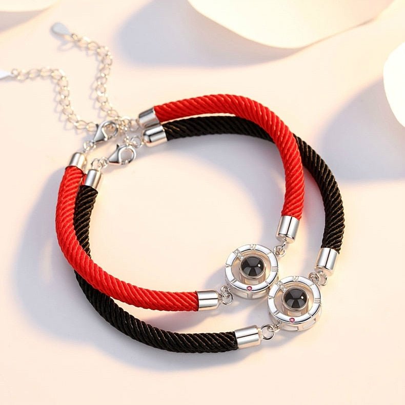Bracelet Couple Distance "Je t'aime" en 100 langues Projection De L'heure - Bijoux De Lune