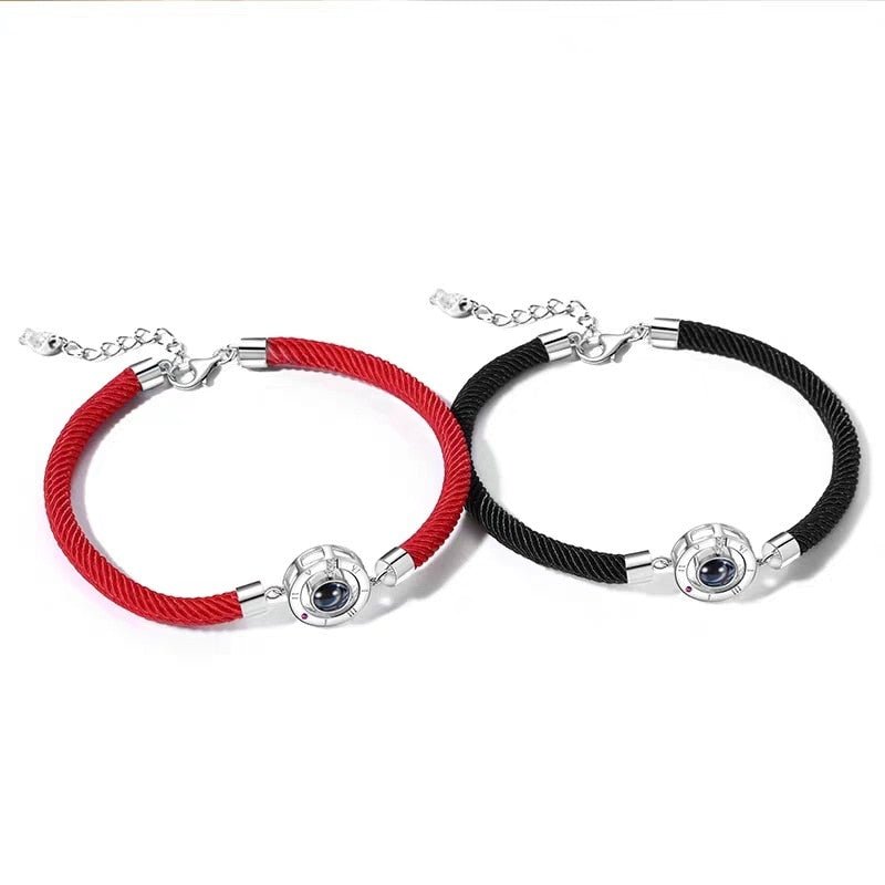Bracelet Couple Distance "Je t'aime" en 100 langues Projection De L'heure - Bijoux De Lune