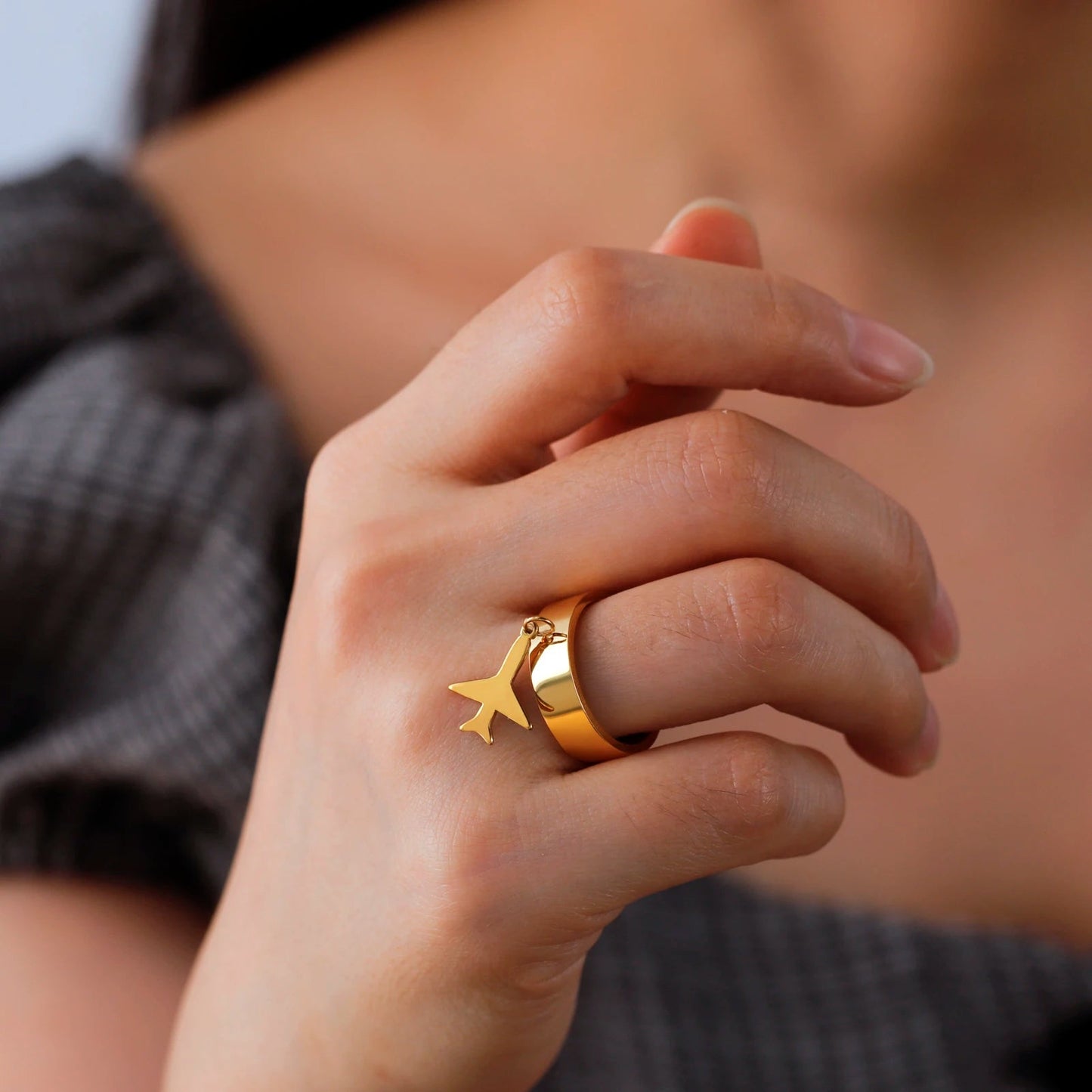 bague femme, bague acier inoxydable, bague avec pendentif, bijou femme moderne, bague fleur, bague feuille, bague patte d’araignée, bijou original femme, bague tendance, accessoire mode élégant