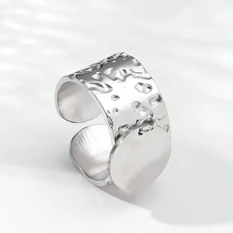 Bague Avec Un Pendentif En Acier Ondulé Pour Femmes - Bijoux De Lune