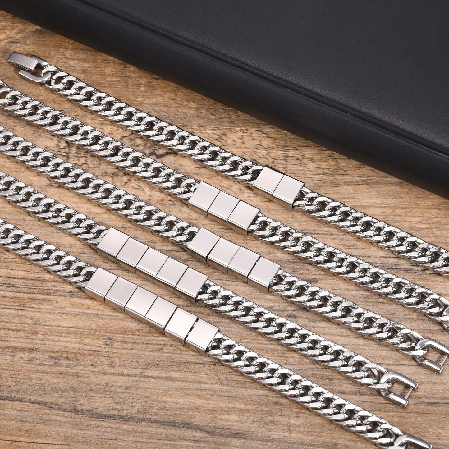 Bracelet En Acier Inoxydable Personnalisable Avec 2 à 6 Noms Gravés - Bijoux De Lune