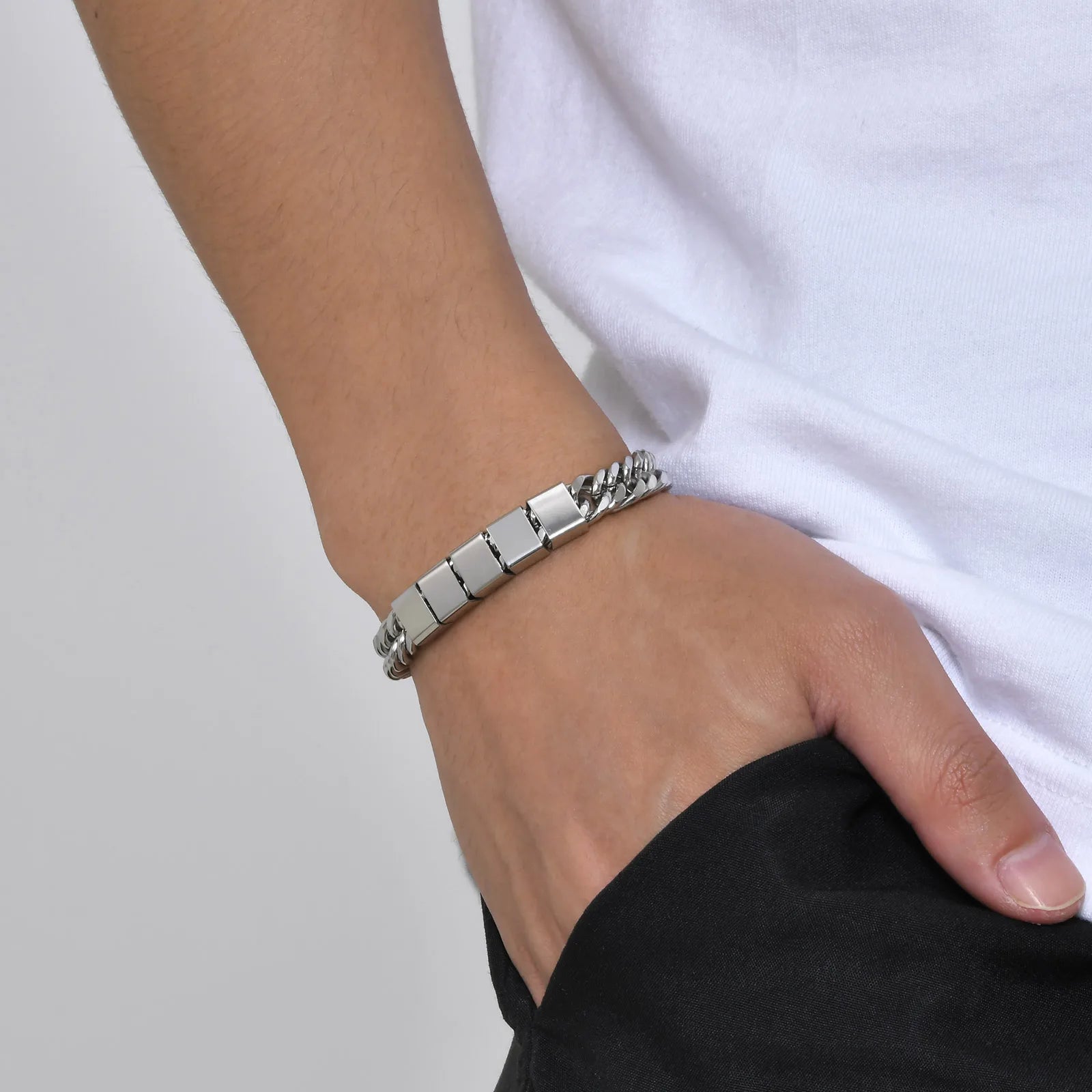 Bracelet En Acier Inoxydable Personnalisable Avec 2 à 6 Noms Gravés - Bijoux De Lune