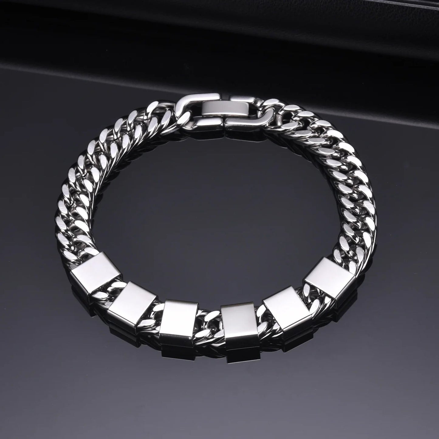 Bracelet En Acier Inoxydable Personnalisable Avec 2 à 6 Noms Gravés - Bijoux De Lune