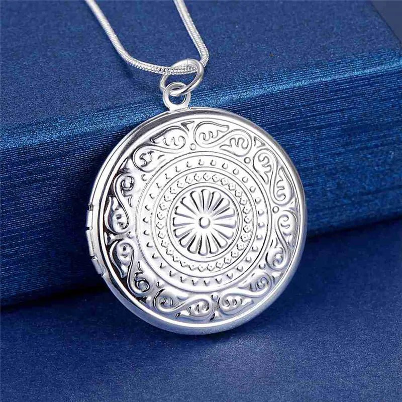 Médaillon Photo Pendentif Ovale Argent Motif Abstrait Brodé - Bijoux De Lune